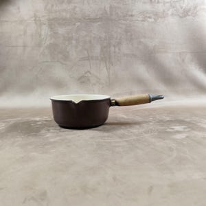 LE CREUSET Brown Enamelled Cast Iron Saucepan with Pour Spout and Wooden Handle Made in France Vintage 1970