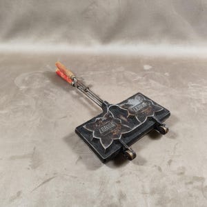 Old toaster L&#39;ETOILE 2 Cast Aluminum Sandwich Maker Made in France Vintage 1970