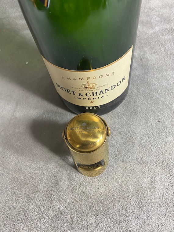 Bouchons stoppeur champagne en plastique Möet & Chandon vintage -   France