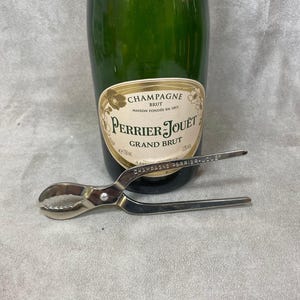 Perrier-Jouët Bottle steel champagne clamp Made in France, Wine Collectors, French Wine