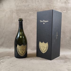 Boite bouteille de champagne Dom Pérignon en carton Made in France Vintage 2000