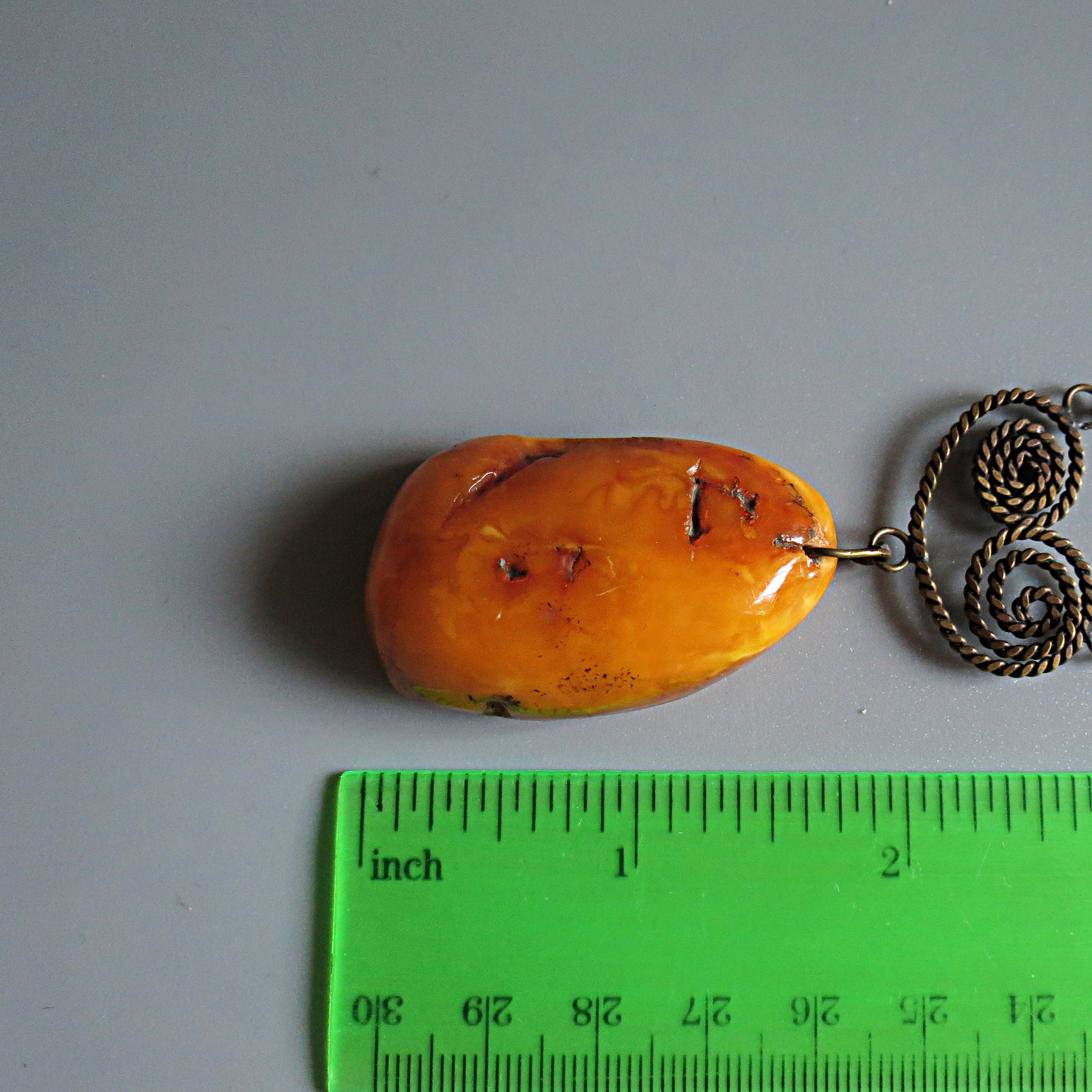 Pendentif Ancien En Ambre Naturel Baltique - Jaune D'œuf Caramel - Vintage Avec Chaîne - Pièce Unique