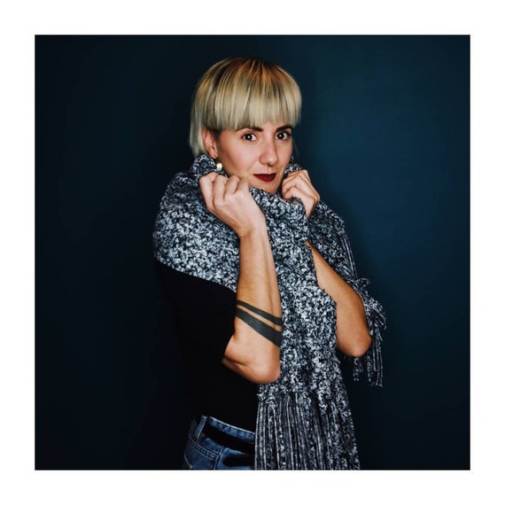 Oversized Wool Scarf Wrap: Chunky Knit Shawl with Fringe