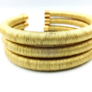 Juego de 3 gargantillas doradas, collares de hilo metálico, collar apilado, joyería tribal hecha a mano, brillante, hecha a mano, étnica