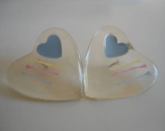 Transparant heart shaped funky 80s style vintage earrings.