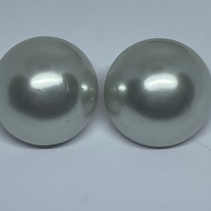 Vintage Dome Faux Pearl Clip on Earring Light weight new old stock image 3