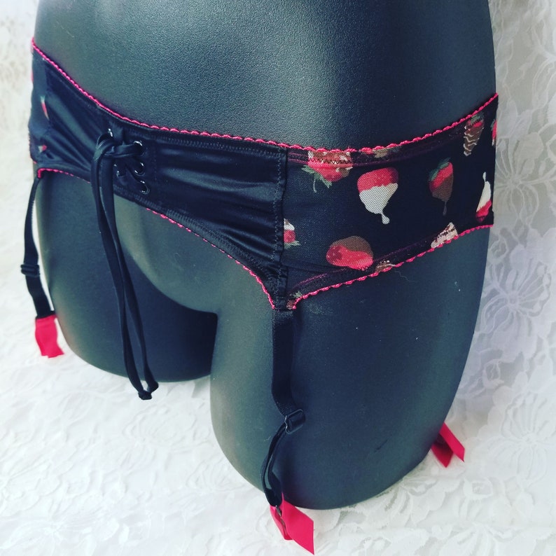 Vintage Garter Belt with Suspender Belts and Clips ~ Size XS ~ Vintage Victoria/'s Secret ~ Strawberry Delight Black ~ Corset Lace Front
