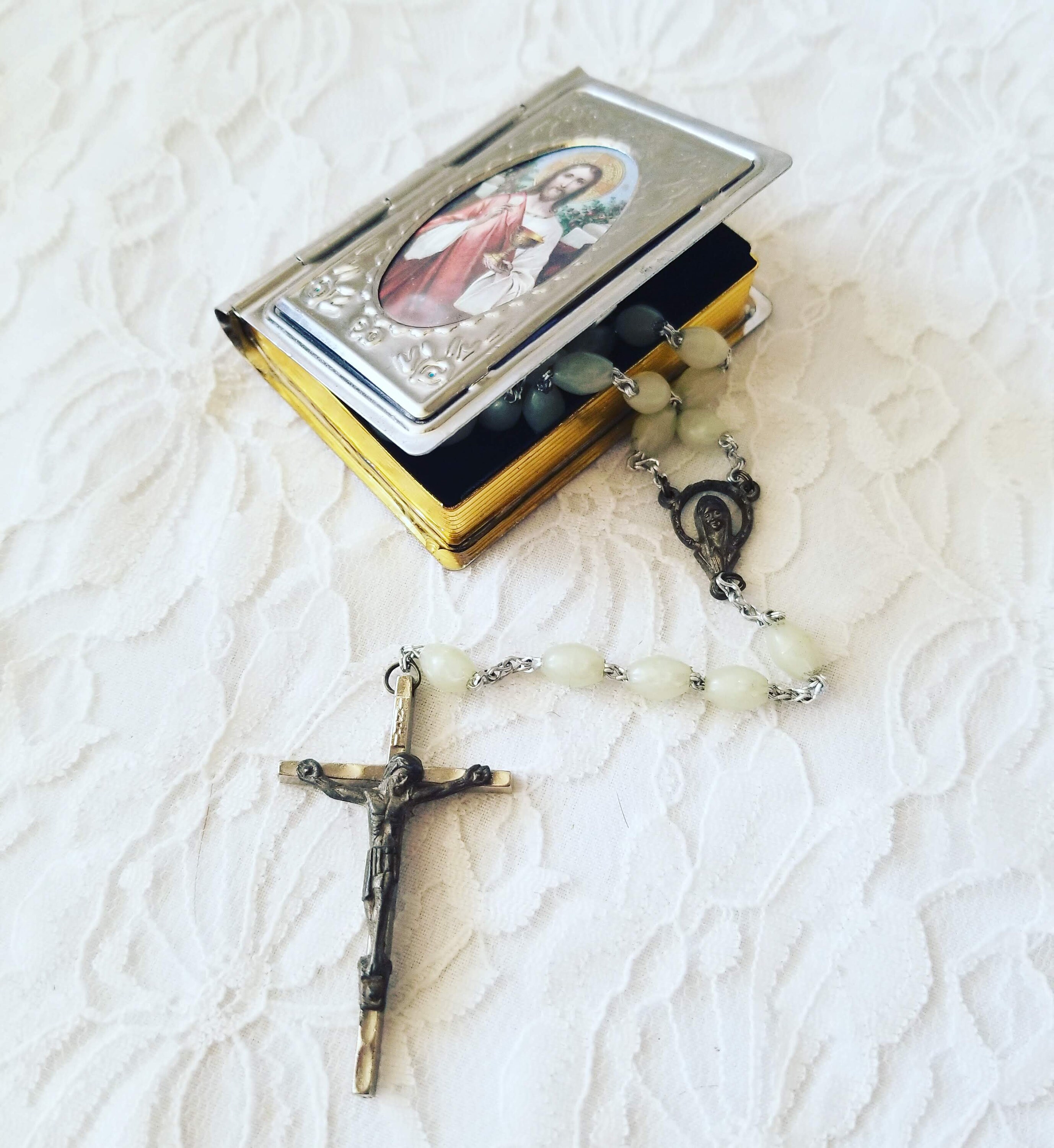 Metal Rosary Bible Shaped Rosary Box With Green Bead Rosary Inside