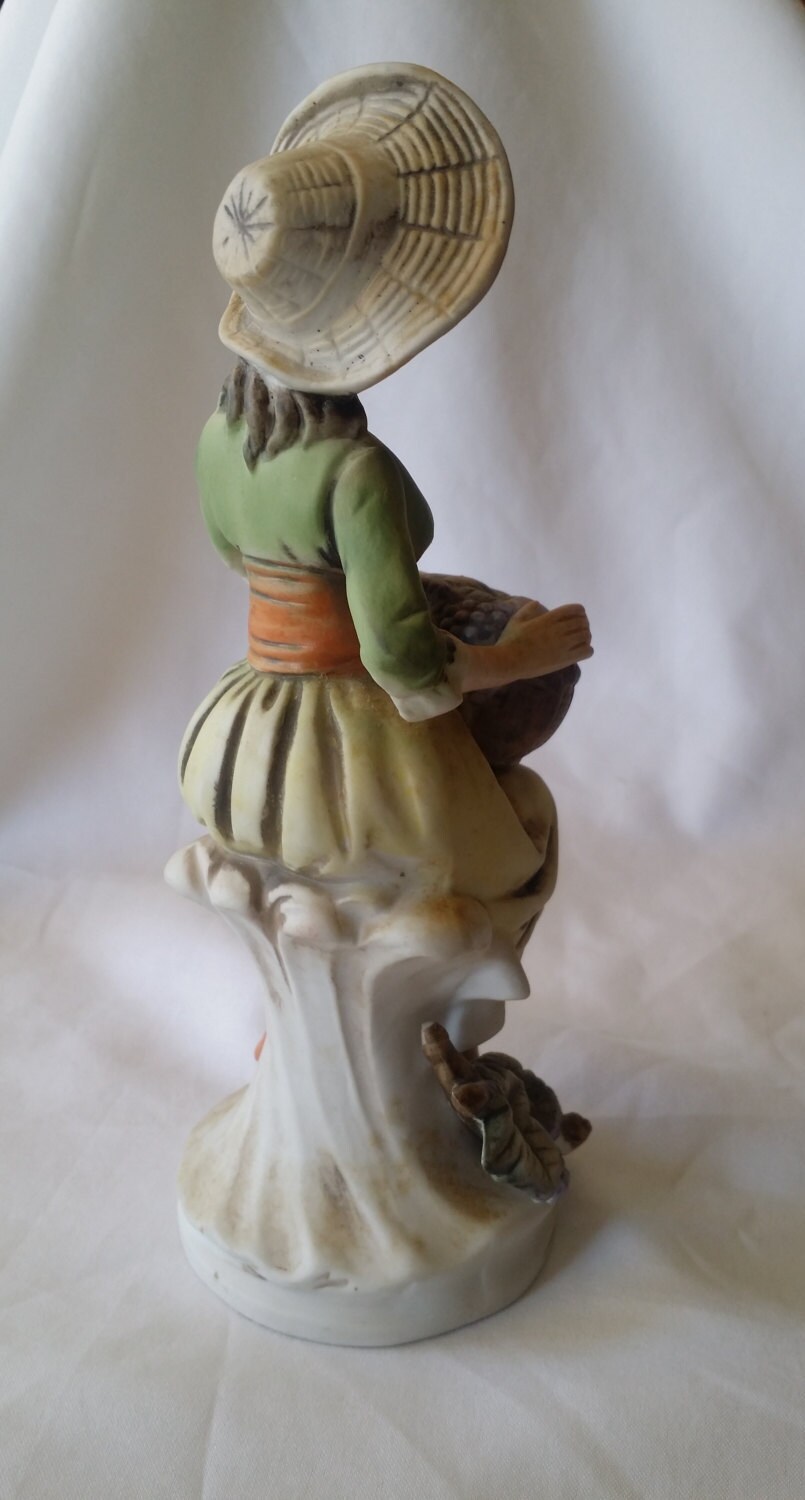 Vintage Porcelain Figurine Made in Japan by Homco Tuscan Lady Harvesting Grapes 1258