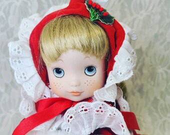 Christmas Doll Music Box ~ House of Lloyd ~ Holiday Decor ~ Christmas ~ Collectible Doll ~ She plays Jingle Bells ! With Tags