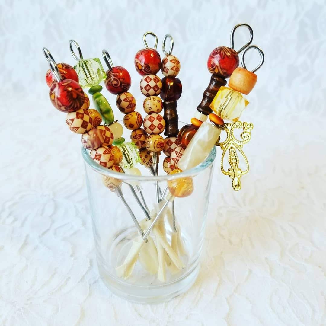 8 Knitting stitch markers rose garden