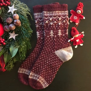 DIGITAL ITEM Mountain Pine socks knitting instructions