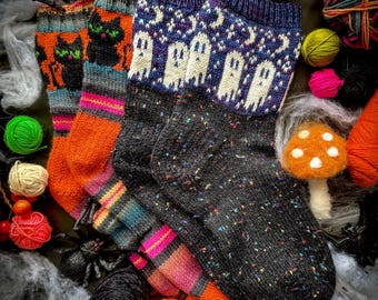 DIGITAL ITEM - PDF knitting pattern. Bewitched sock set in English and German. 2 PDFs