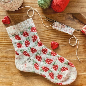 DIGITAL ITEM. Berry Special socks knitting instructions