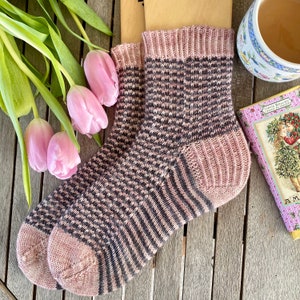 DIGITAL ITEM Sunday Feeling socks knitting instructions