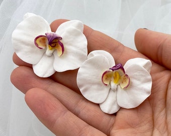Orecchini di orchidee bianche da sposa, orecchini a bottone con fiori pendenti