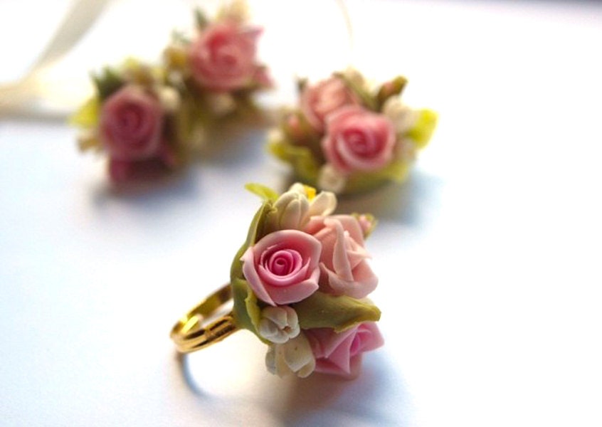 Blush Pink Flower Pendant Collar