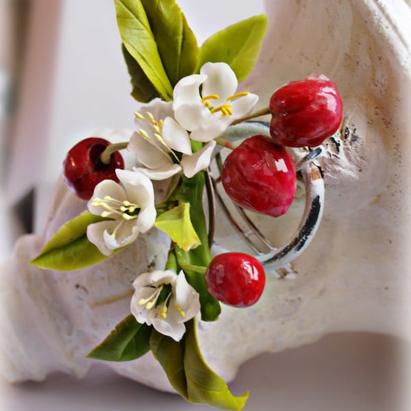 Barrette rouge de fleur de clip de cerise