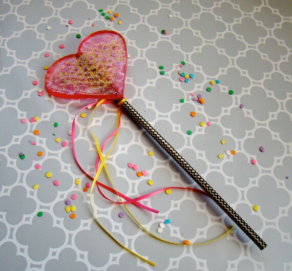 Items similar to Glittery Queen of Hearts Wand on Etsy