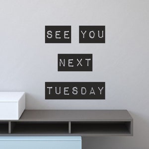 Puede incluir: Pegatina de pared en blanco y negro con el texto "See you next Tuesday" en una fuente de máquina de escribir.