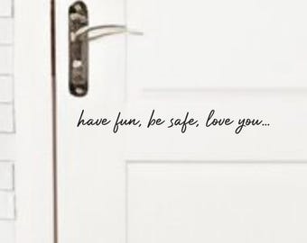 楽しく、安全に、愛を込めて ビニール製ウォールデカール 玄関サイン