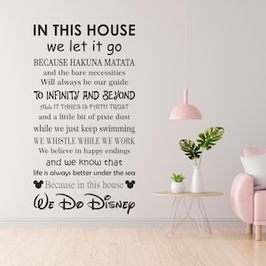 In This House doen we Disney | Muursticker sticker kunst voor kinderkamer, vinyl belettering decor, leuke woondecoratie