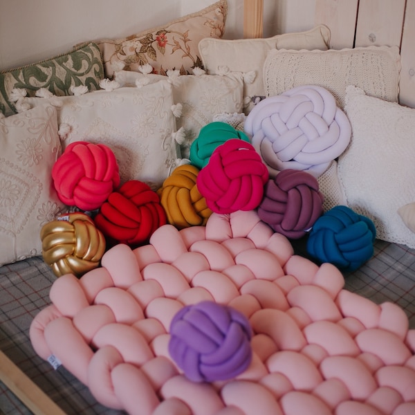Mini Knot Pillow
