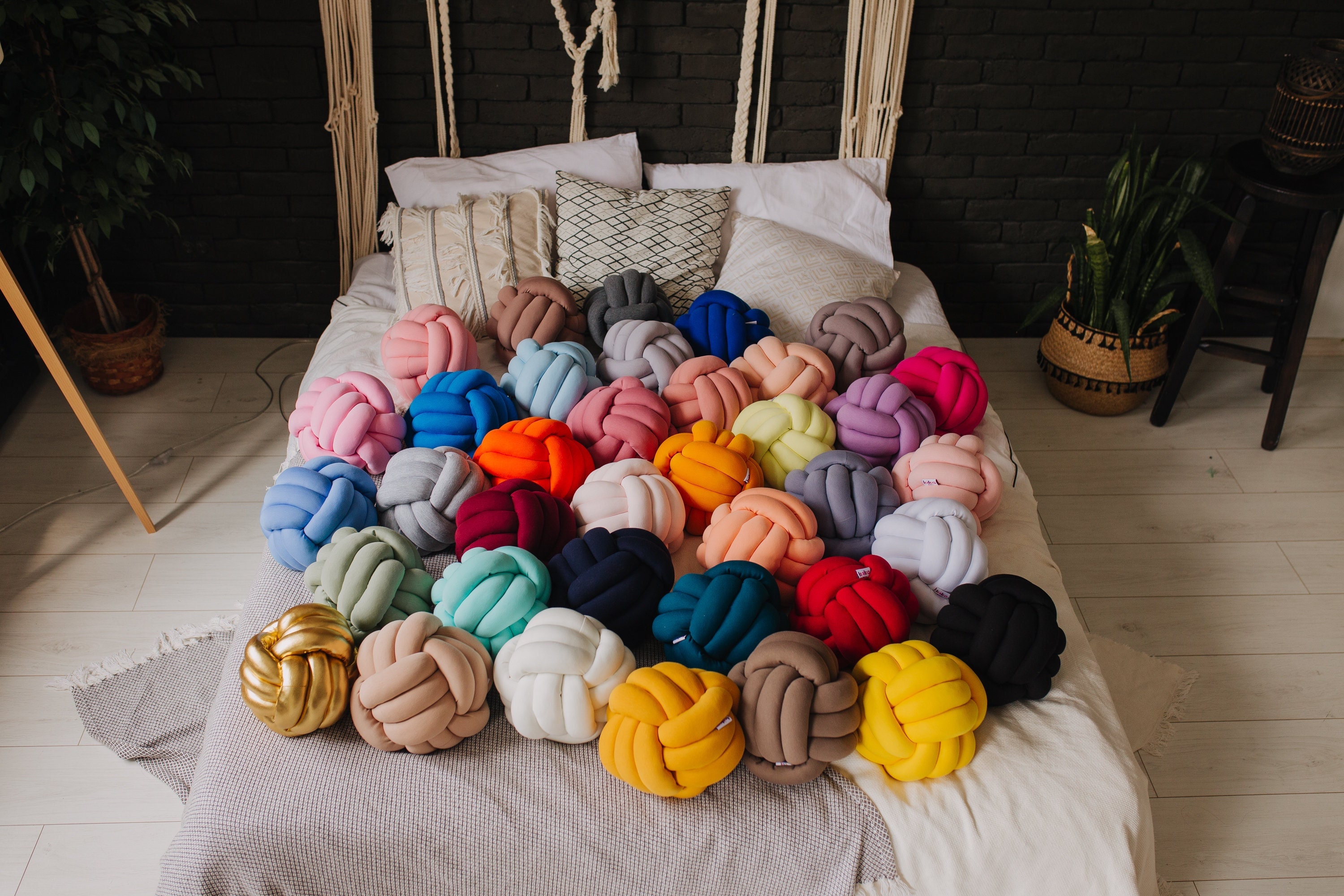 Knot Pillow Ball,Soft Plusch Knotted Round Pillows for Sensory Stress  Relieving, Aesthetic & Cute Small Decorative Throw Cushion for Bed, Floor