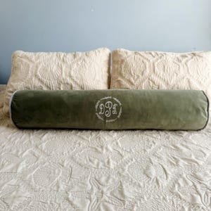 Monogramm Nackenrolle für Wohnheim Dekokissen Schlafzimmer Nackenrolle mit Initialen anpassbares Kissen Kissenbezug 2er Set Einzigartige Luxuskissen