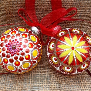 A Pair of Large Hand-Painted Luxurious Glass Christmas Baubles  Ornaments 8cm Large As Seen On TV