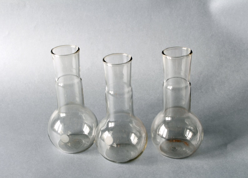 Tres Frascos De Vidro Transparentes Fechados De Formas E Dimensoes