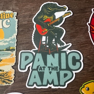 Utbredd panik Mikey Gator på AMP-klistermärket