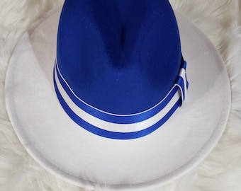 Fedora de ala ancha azul y blanca: corona ajustada, banda ajustable (53-57 cm)