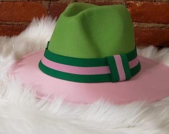 Fedora rosa y verde: sombrero tejido de dos tonos