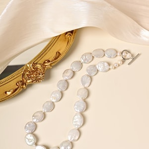 Coin-Shaped Cultured Freshwater Pearl Necklace.White flat pearl necklace.