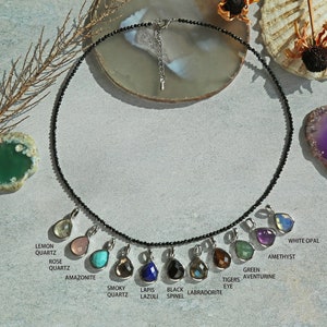 Perlen Petite Schwarz Spinell Stein Zierliche Zarte Leichte Choker Halskette mit eine Auswahl von Slide-on Echte Hand Geschliffene Edelstein Anhänger