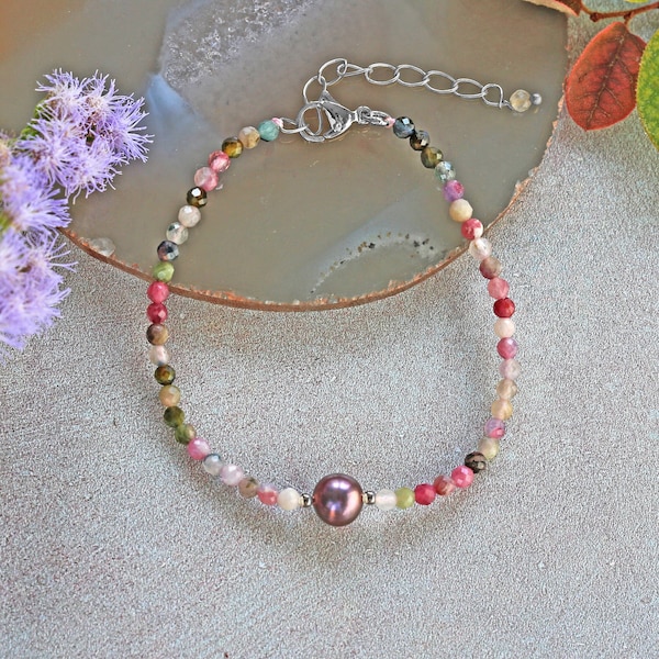 Pulsera ligera y delicada con colgante de turmalina auténtica con cuentas y perlas de agua dulce para mujeres o niñas. Pulsera Boho de piedras preciosas multicolores