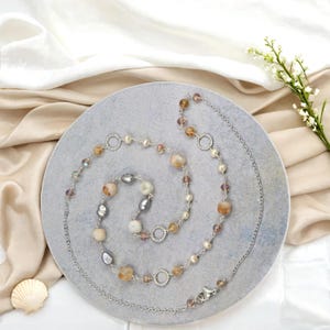 Collar de citrino y perlas cultivadas de agua dulce.