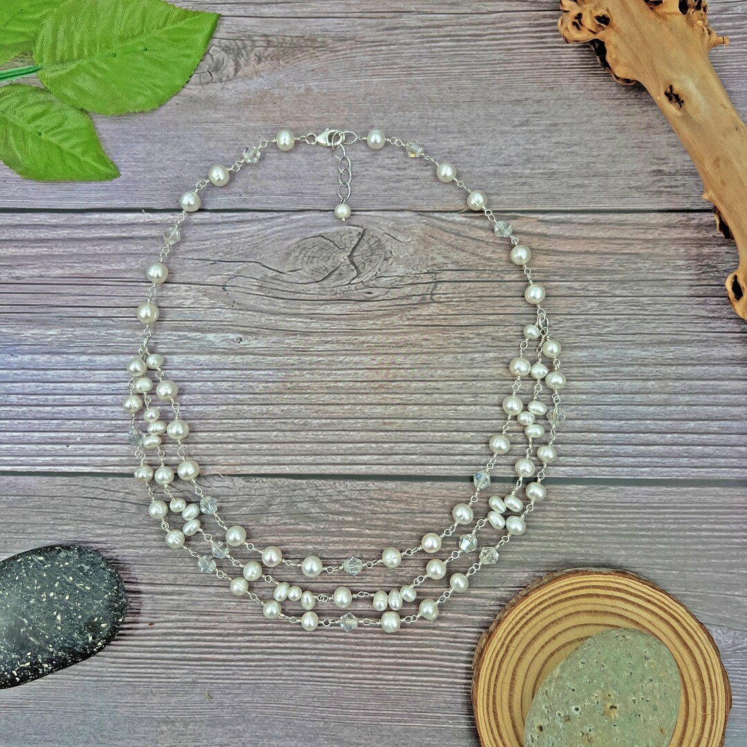 Whte Freshwater Kesh Pearl Necklace Wth Laps and Gold Accents. Very