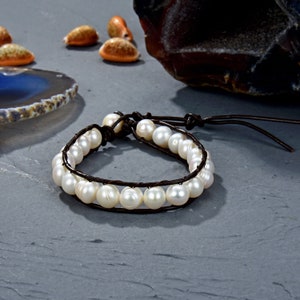 Cultured Freshwater Pearl and Leather Bracelet.Boho Bracelet.June Birthstone Gift. Genuine White Pearl and Leather Bracelet.Beach Jewelry.