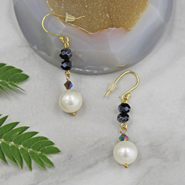 Pearl Crystal Drop Earring. Navy Blue crystal and Pearl Earring. Pearl Dangle Earrings. Multi Stone Earrings. Bridal earrings.