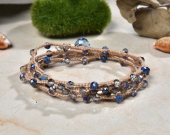 Vielseitig verwendbare 4-in-1-Häkelkette mit blauem Lapislazuli in langen Lagen oder mehrfach gewickelte Halskette oder Armband. Lange Halskette mit abnehmbarem Herzanhänger.