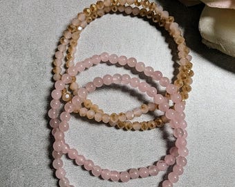 4 mm stapelbara armband med äkta rosenkvarts och kristaller. Armband med rosenkvarts-pärlor. Rosa armband.