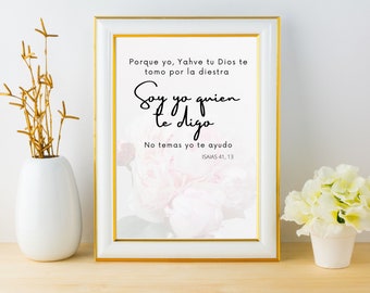 May include: A framed print with a white background and a floral design. The print features a Spanish quote in black text: "Porque yo, Yahve tu Dios te tomo por la diestra Say yo quien te digo No temas yo te ayudo ISAIAS 41, 13".