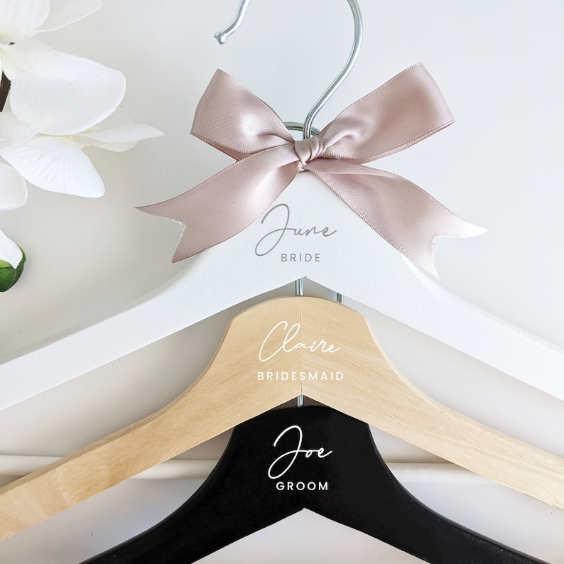 Personalized Wedding Hangers - Custom Vinyl Hangers - Bridal Dress Hanger - Bridesmaid Name Hangers **Chic Font** 