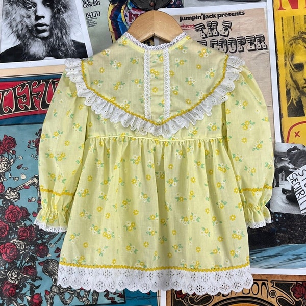 Vintage Toddler Girls Kids 70s Pastel Yellow Tiny Floral Print Lace Trim Toddletime Cottagecore Dress 2T, Flower Prairiecore Spring Frilly