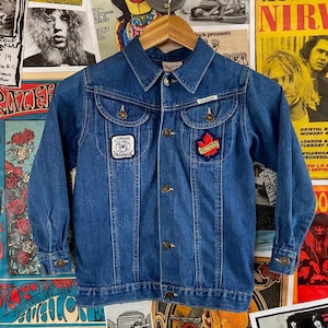 Vintage Kids 70s-80s Canada Junior EMS Paramedic Patched Sanforized Cotton Blue Denim Jean Jacket Size 6 Boy Girl Retro Trucker All Cotton