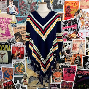 Vintage Women&#39;s 70s Navy Blue Striped Knit Fringe V-Neck Tassel Pullover Poncho Top XS Retro Hippie Knit Festival Coachella Boho Folk Hippy