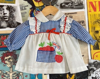 Vintage Baby Girls Kids 70s-80s White & Blue Gingham Plaid Apples Pinafore Apron Collared Top 6-9 Months, Cottagecore Fruit Spring Shirt