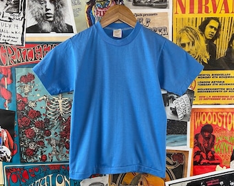 Vintage Kids 70s-80s Plain Blank Light Blue Single Stitch Sportswear Crewneck T-Shirt Size 10 Age 8-9, Retro Boys Girls Tee, 70s Kid Top